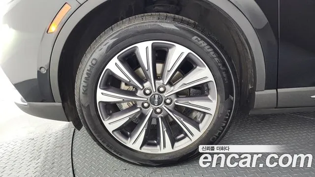 Lincoln Corsair 2021 thumb 12