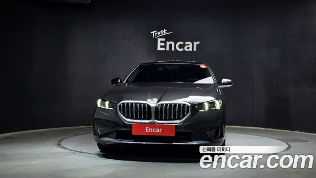 BMW 5 серии 2025 thumb 2
