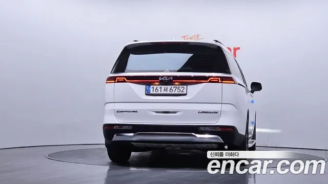 Kia Carnival 2021 thumb 4