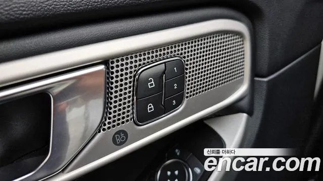 Ford Explorer 2022 thumb 9