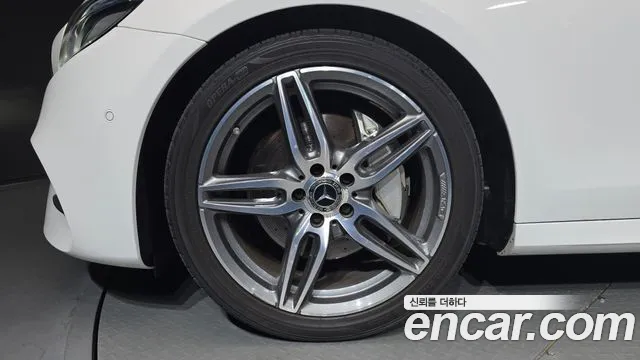 Mercedes-Benz E-Class 2017 thumb 2