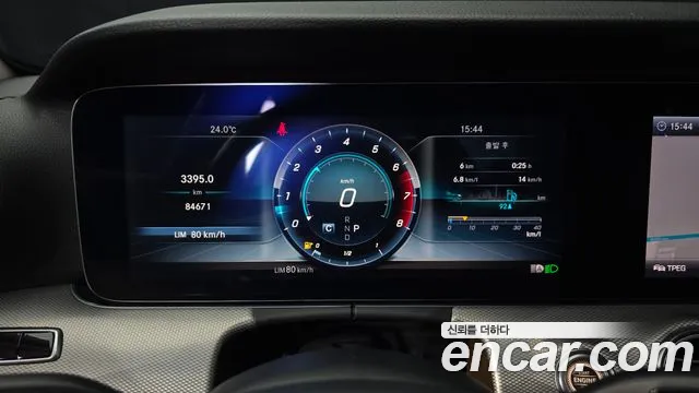 Mercedes-Benz E-Class 2017 thumb 10