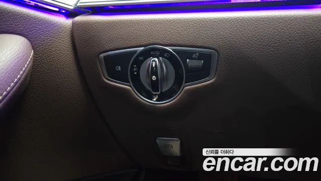 Mercedes-Benz E-Class 2017 thumb 11