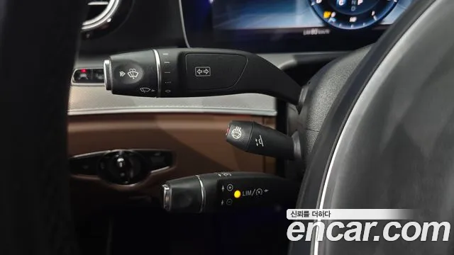 Mercedes-Benz E-Class 2017 thumb 12