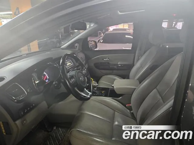 Kia Carnival 2016 thumb 5