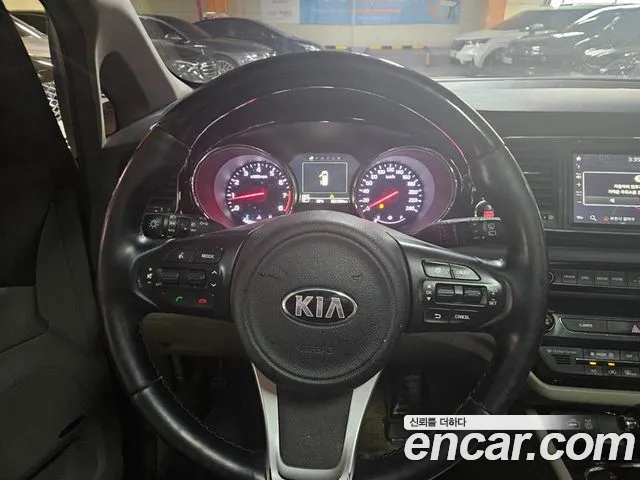 Kia Carnival 2016 thumb 6