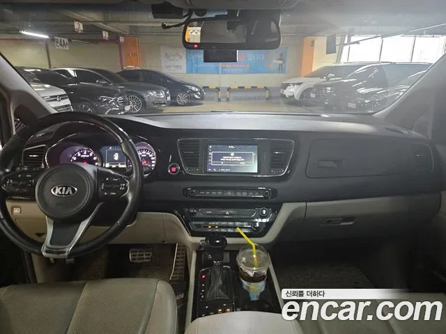 Kia Carnival 2016 thumb 11