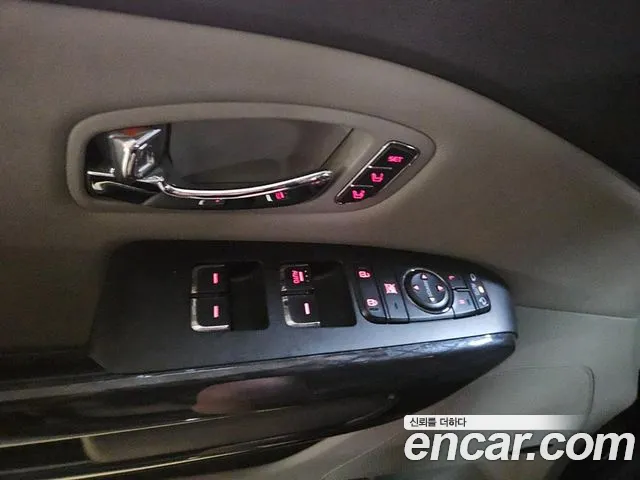 Kia Carnival 2016 thumb 10