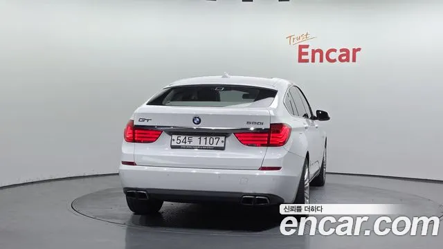 BMW 5 серии Gran Turismo 2011 thumb 9