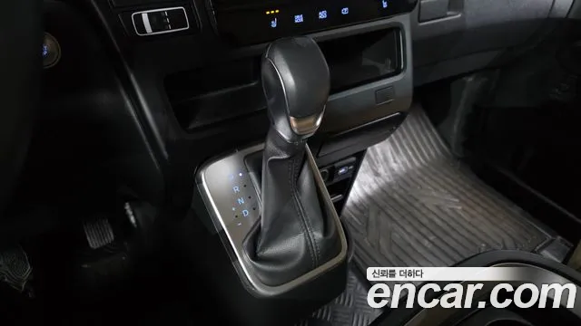 Hyundai Staria 2022 thumb 12
