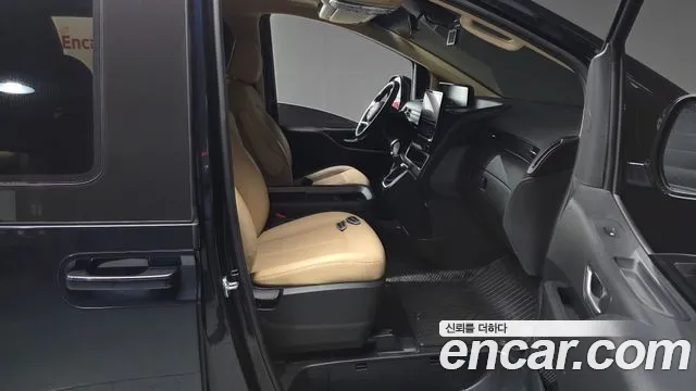 Hyundai Staria 2022 thumb 3