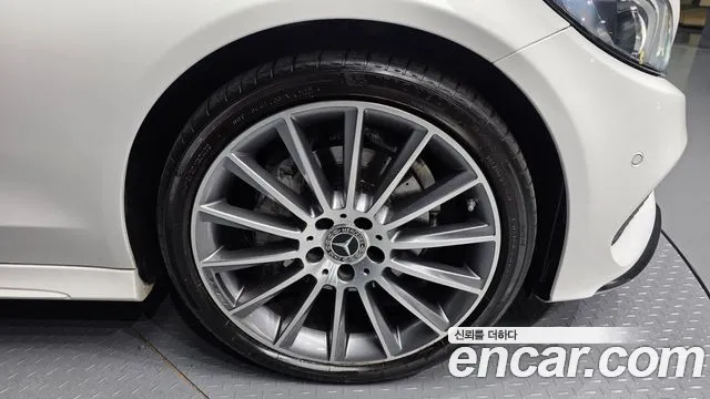 Mercedes-Benz C-Class 2017 thumb 6