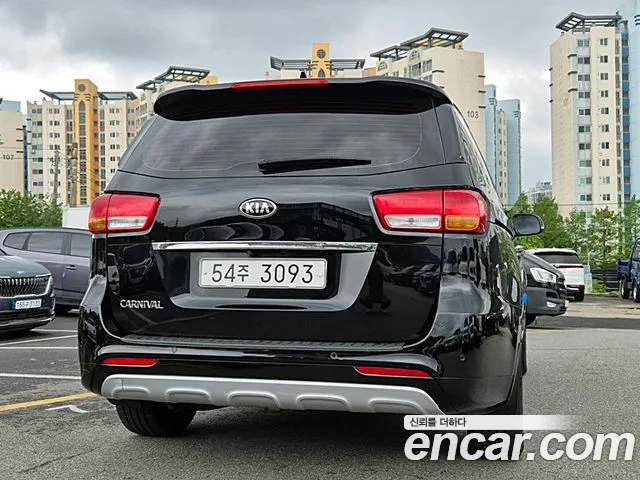 Kia Carnival 2015 thumb 12