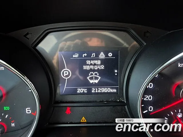 Kia Carnival 2015 thumb 6