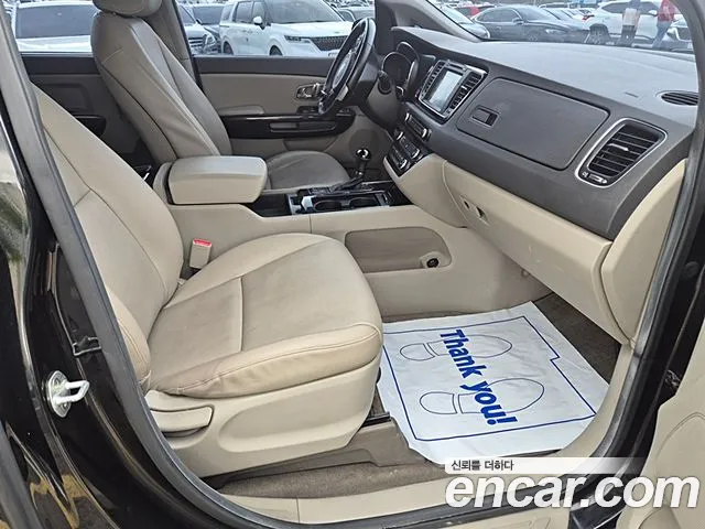 Kia Carnival 2015 thumb 3