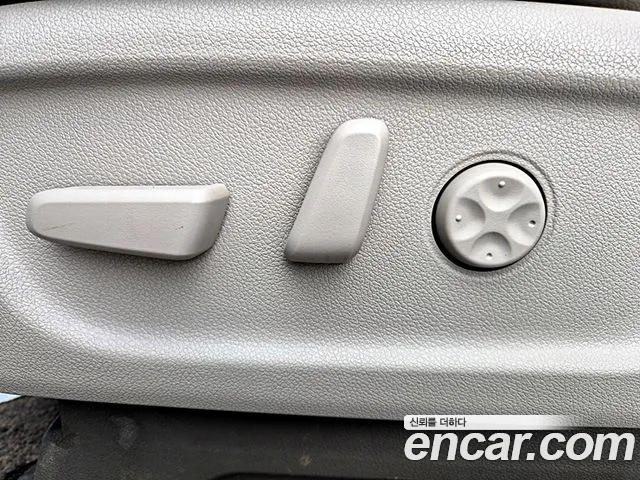 Kia Carnival 2015 thumb 8