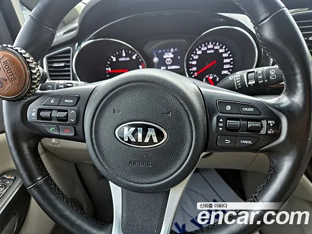 Kia Carnival 2015 thumb 11