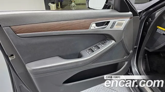 Genesis G80 2018 thumb 6