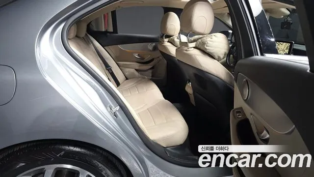 Mercedes-Benz C-Class 2016 thumb 9