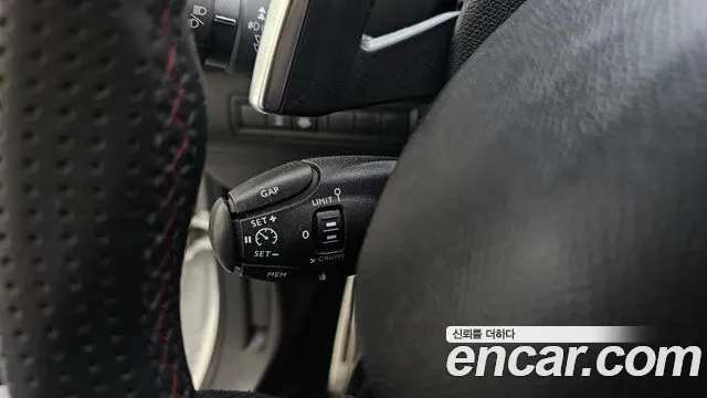 Peugeot 308 2019 thumb 2