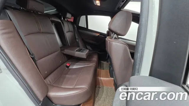 BMW X4 2018 thumb 12