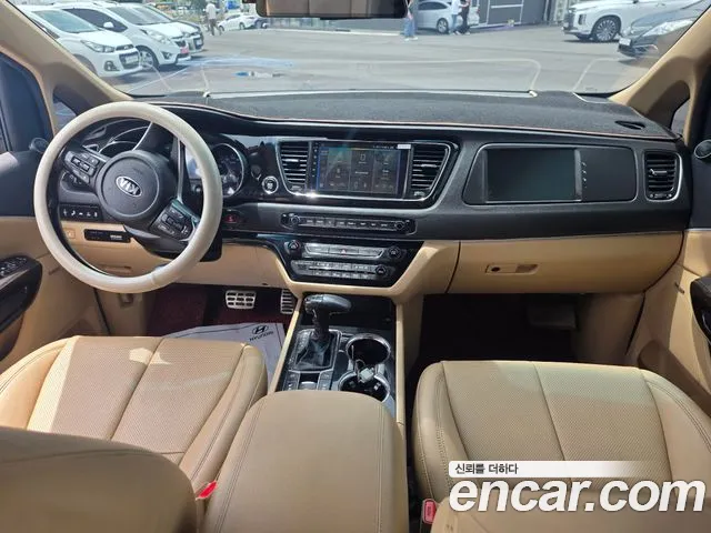 Kia Carnival 2019 thumb 11