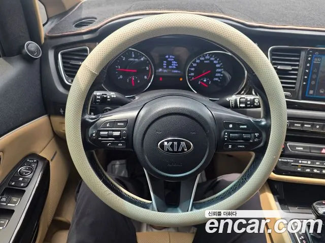 Kia Carnival 2019 thumb 2