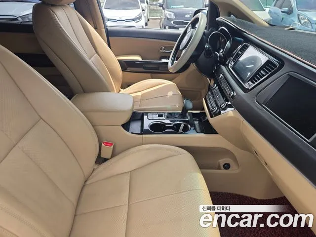 Kia Carnival 2019 thumb 4