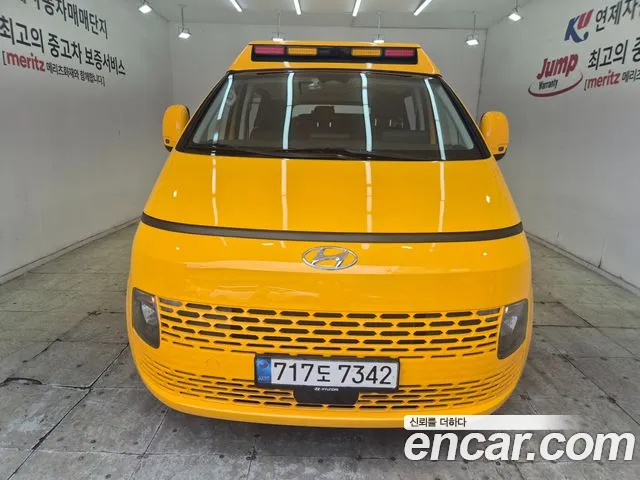Hyundai Staria 2022 thumb 6