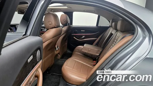 Mercedes-Benz E-Class 2017 thumb 5
