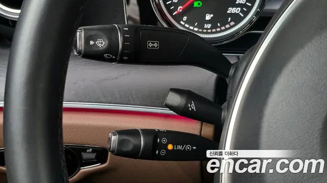 Mercedes-Benz E-Class 2017 thumb 9