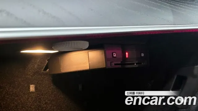 Mercedes-Benz E-Class 2017 thumb 11