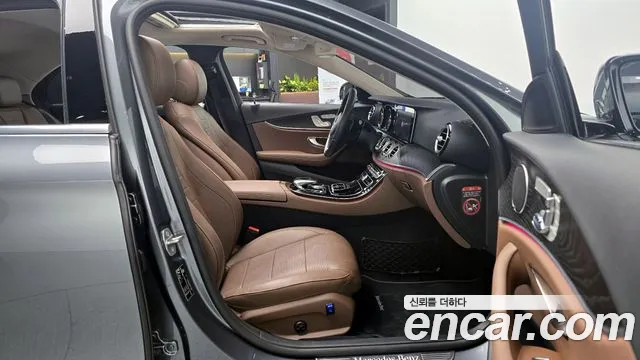 Mercedes-Benz E-Class 2017 thumb 6