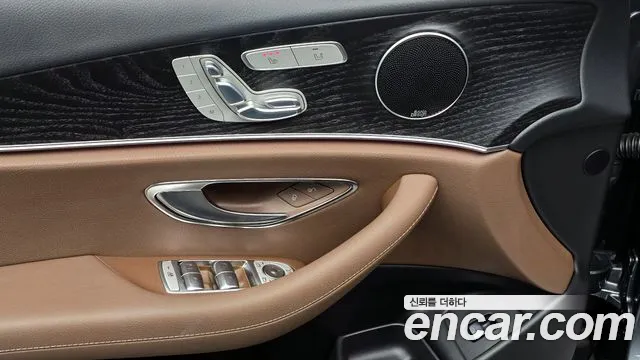 Mercedes-Benz E-Class 2017 thumb 4