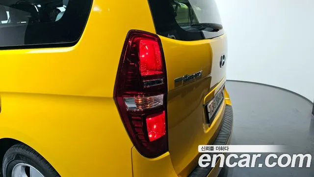 Hyundai Staria 2018 thumb 12