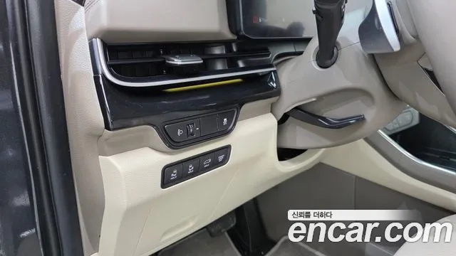 Kia Carnival 2024 thumb 11