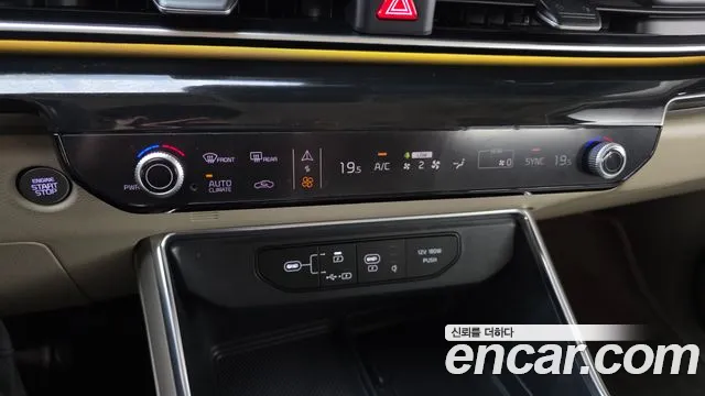 Kia Carnival 2024 thumb 3