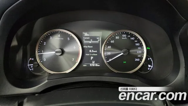 Lexus IS 300 2019 thumb 8