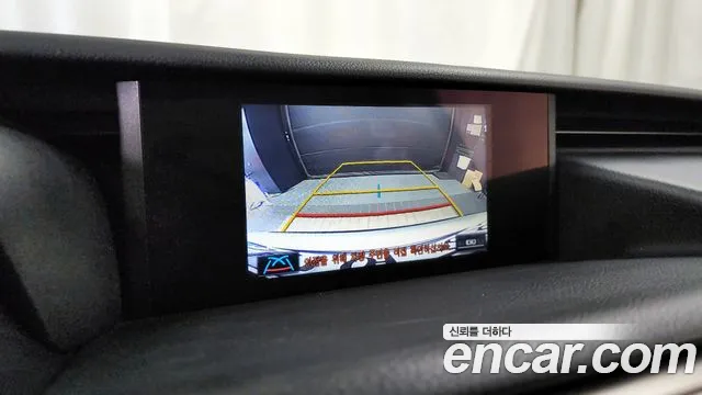 Lexus IS 300 2019 thumb 7