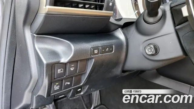 Lexus IS 300 2019 thumb 12