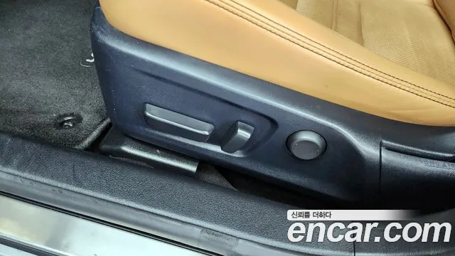 Lexus IS 300 2019 thumb 9