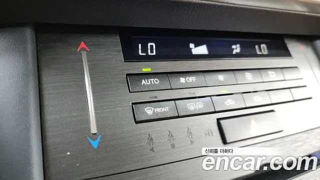 Lexus IS 300 2019 thumb 4