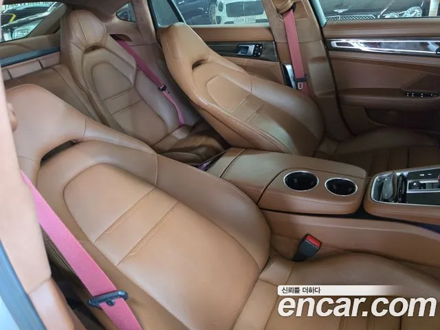 Porsche Panamera 2019 thumb 12