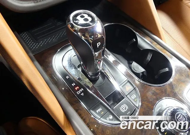 Bentley Bentayga 2021 thumb 3