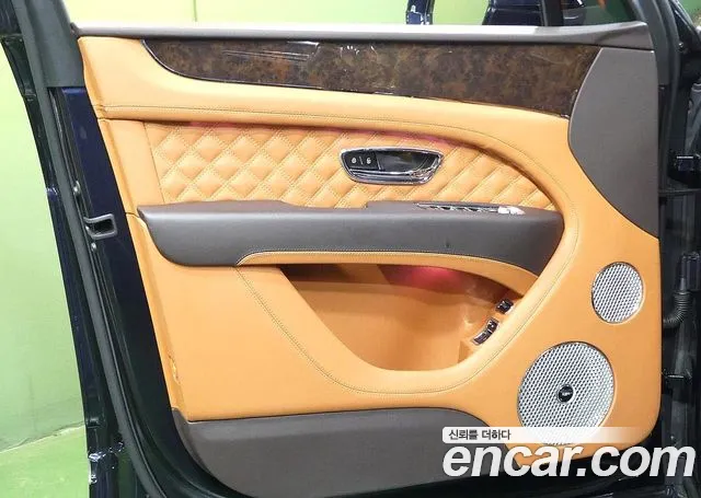 Bentley Bentayga 2021 thumb 5