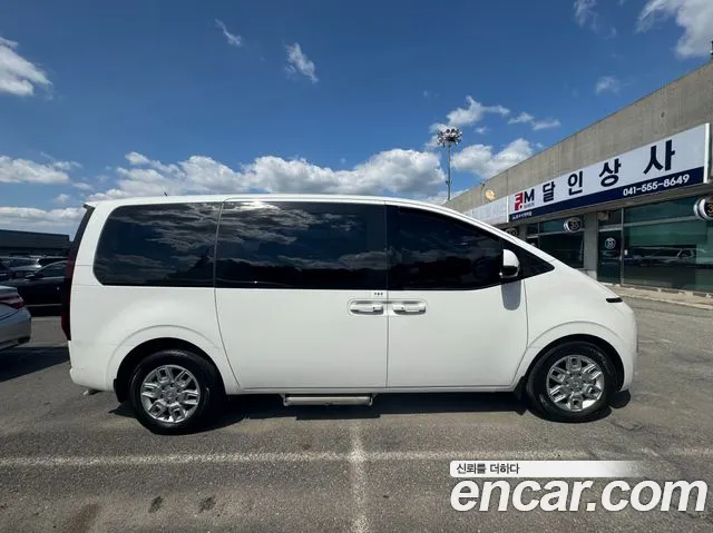 Hyundai Staria 2022 thumb 2