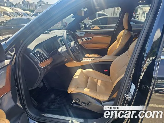 Volvo XC90 2019 thumb 4