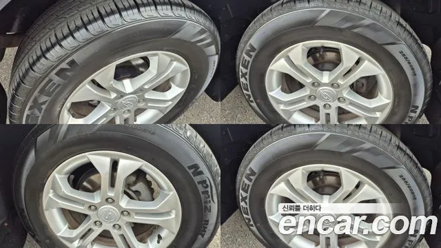 KGM Korando 2013 thumb 8