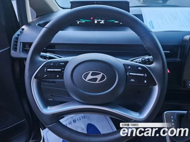 Hyundai Staria 2025 thumb 2