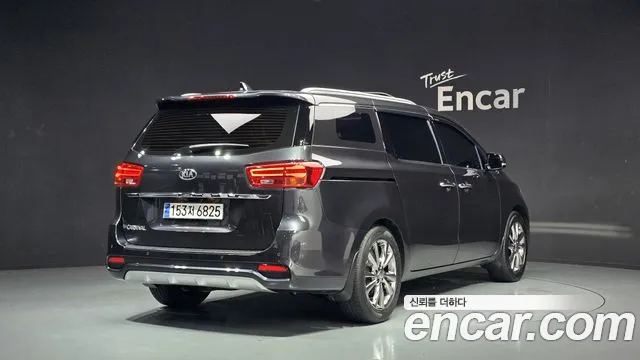 Kia Carnival 2018 thumb 8